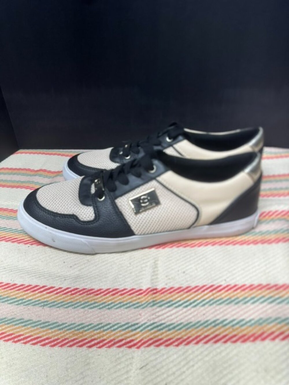 GBG Los Angeles Sneakers Woman's Size10